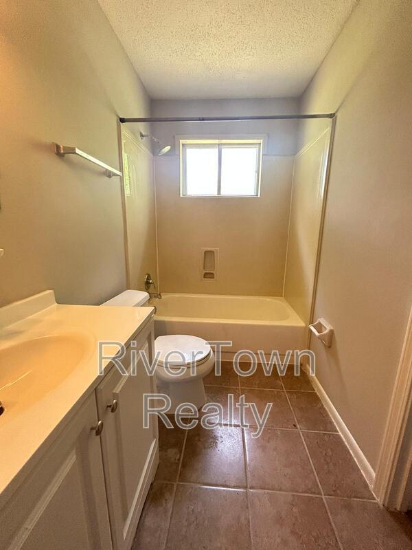 Building Photo - 3304 Sweet Springs Dr