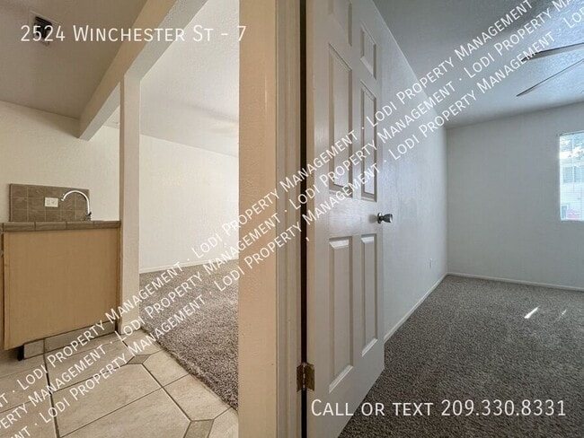 Building Photo - 2524 Winchester Dr