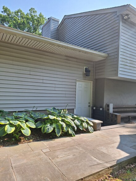 Building Photo - 4012 Bald Hill Terrace