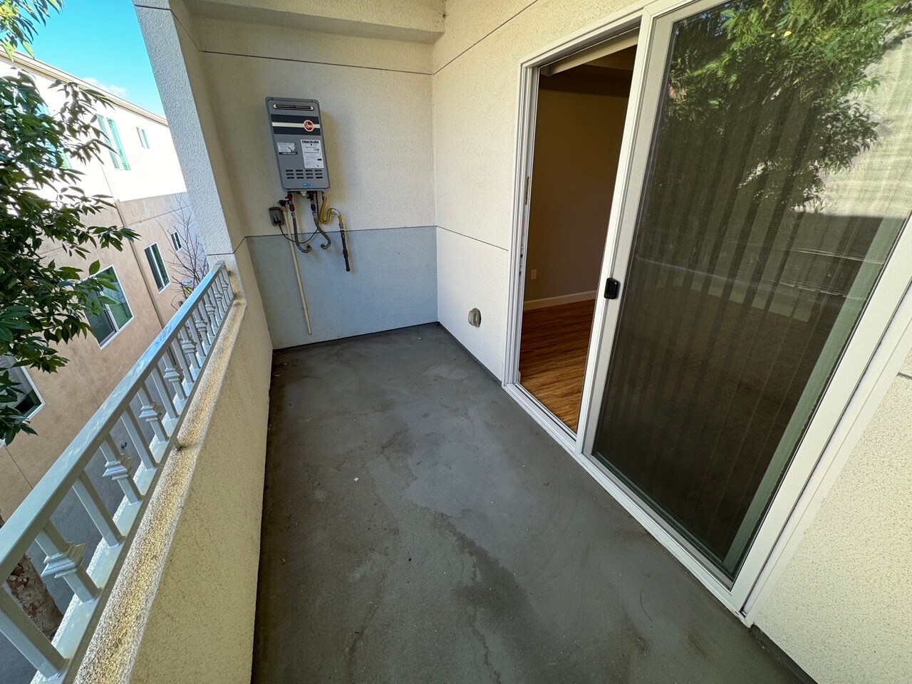 Building Photo - 6718 Sylmar Ave