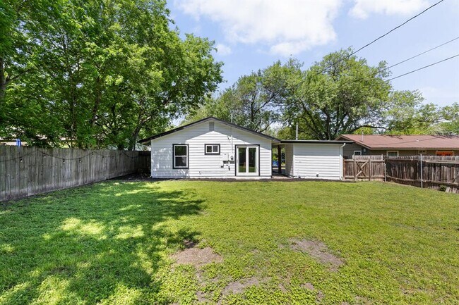 Building Photo - 5803 Blythewood Dr