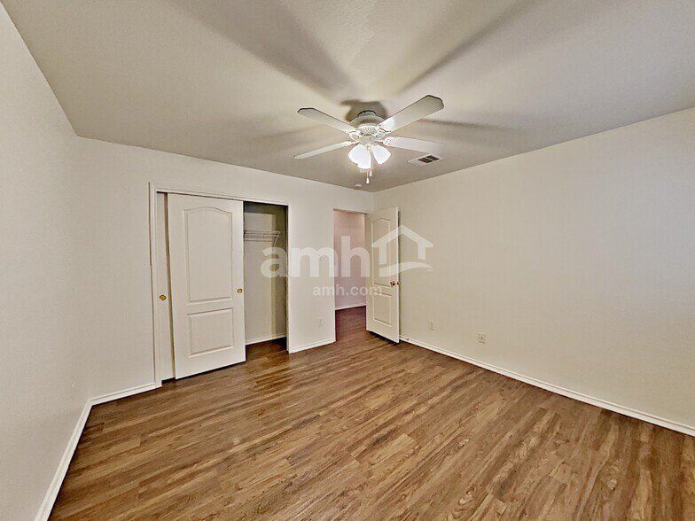 Building Photo - 10043 Stagecoach Bay