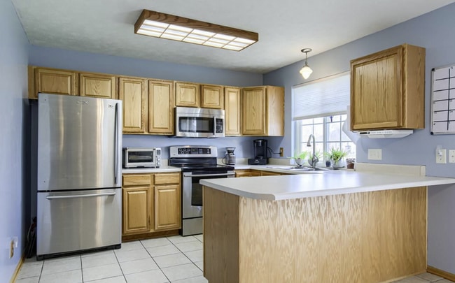 Building Photo - 5 Bedroom/3.5 Bath Single Family Home
