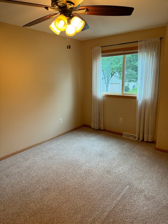 Building Photo - 506 Traveler Ln