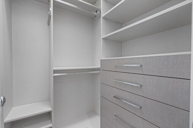 Building Photo - 13710 Artisan Cir