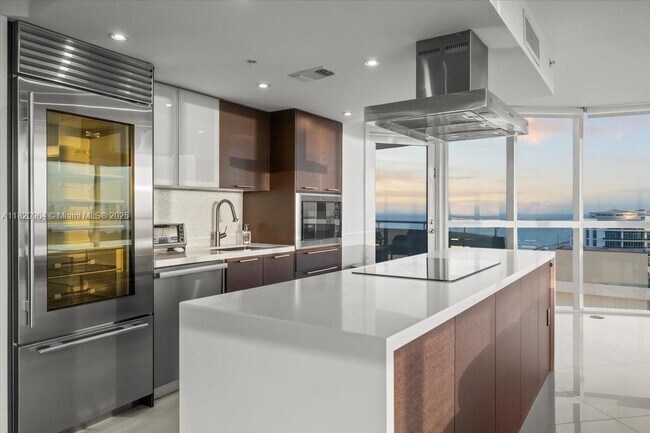 Building Photo - 6301 Collins Ave