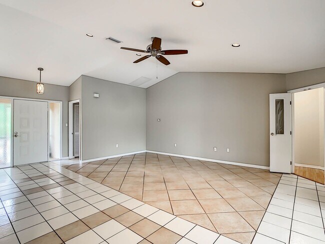 Building Photo - Port Charlotte Waterfront Pool Home - Grea...