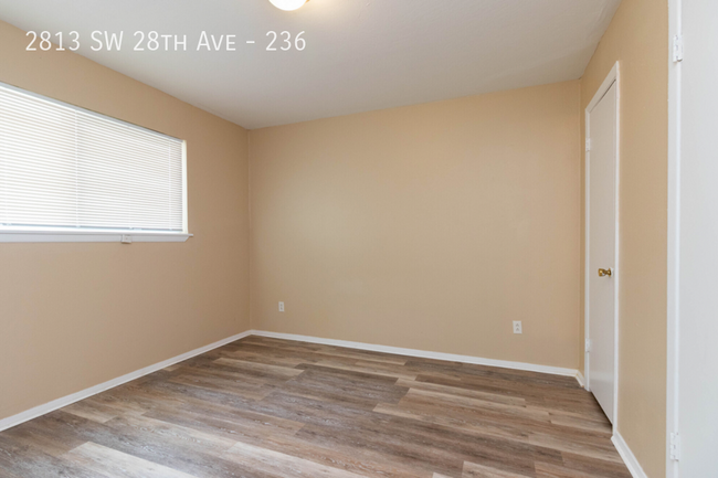 Building Photo - All Bills Paid! $799 Move-in special