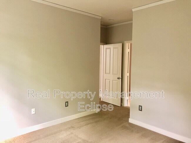 Building Photo - 23120 NE 8th Pl