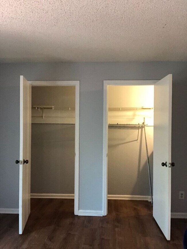 Building Photo - 4115 Bloomdale Dr