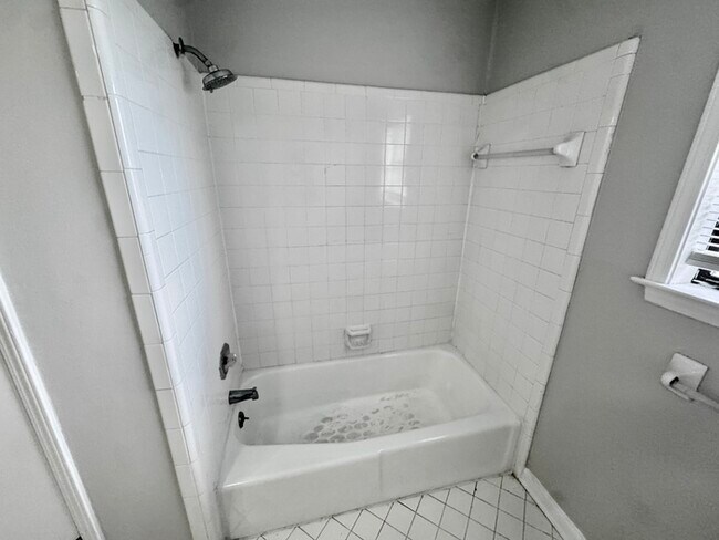 Building Photo - 4964 Barkshire Dr