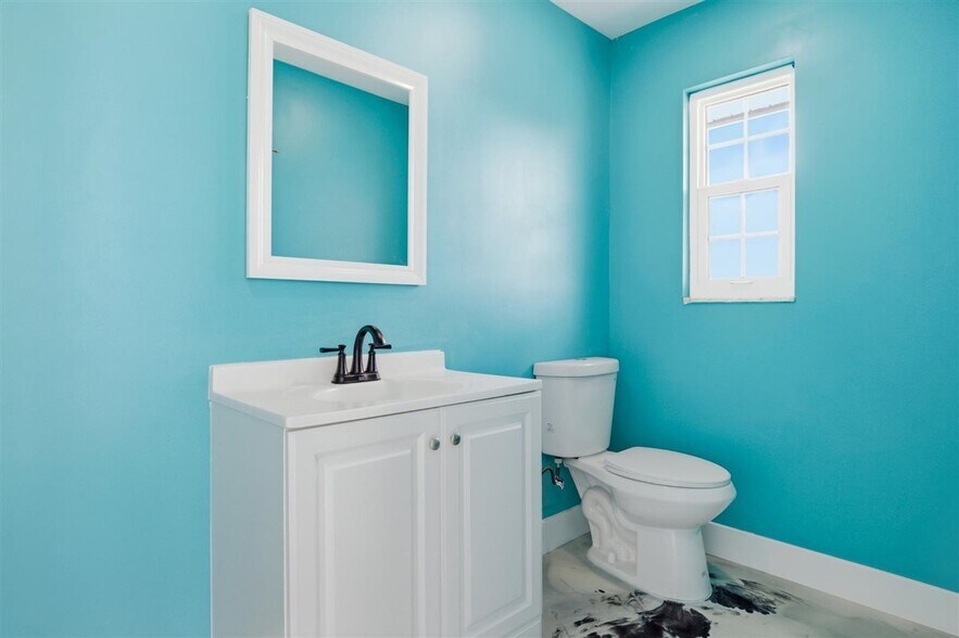 Building Photo - 3706 Broadway