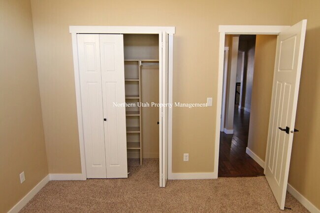 Building Photo - Beautiful Layton Home