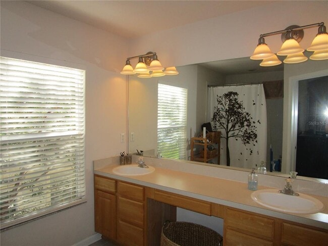 Building Photo - 4967 Pond Ridge Dr