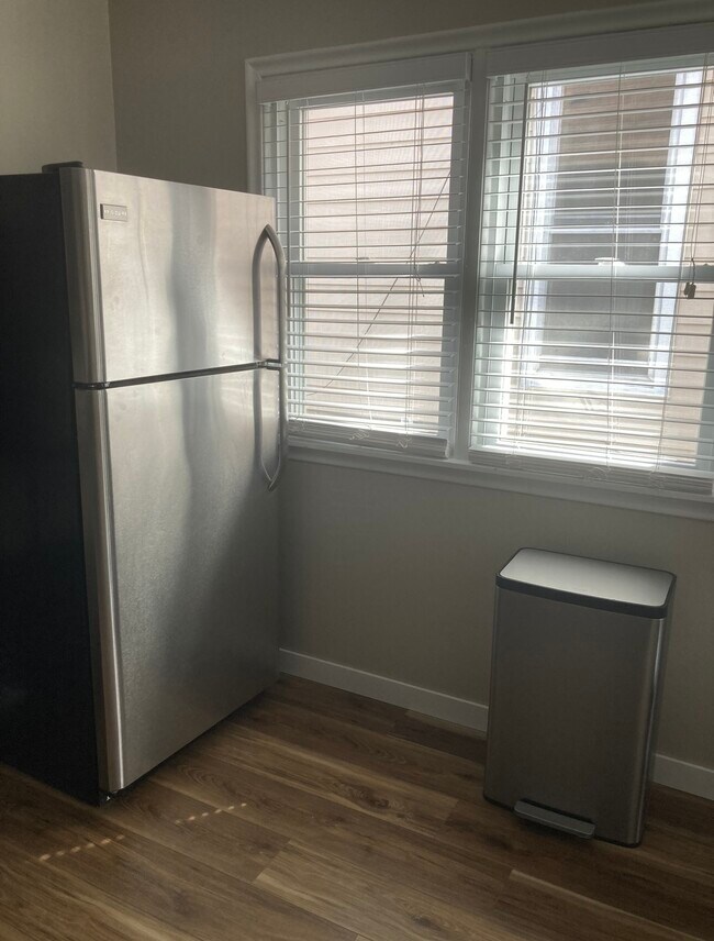 Building Photo - 3323 Bryant Ave S