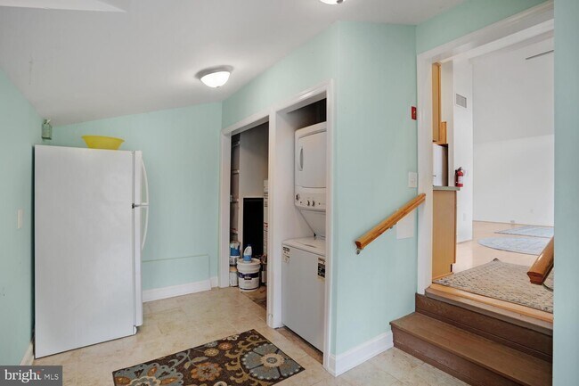 Building Photo - 9 Admiral Dr