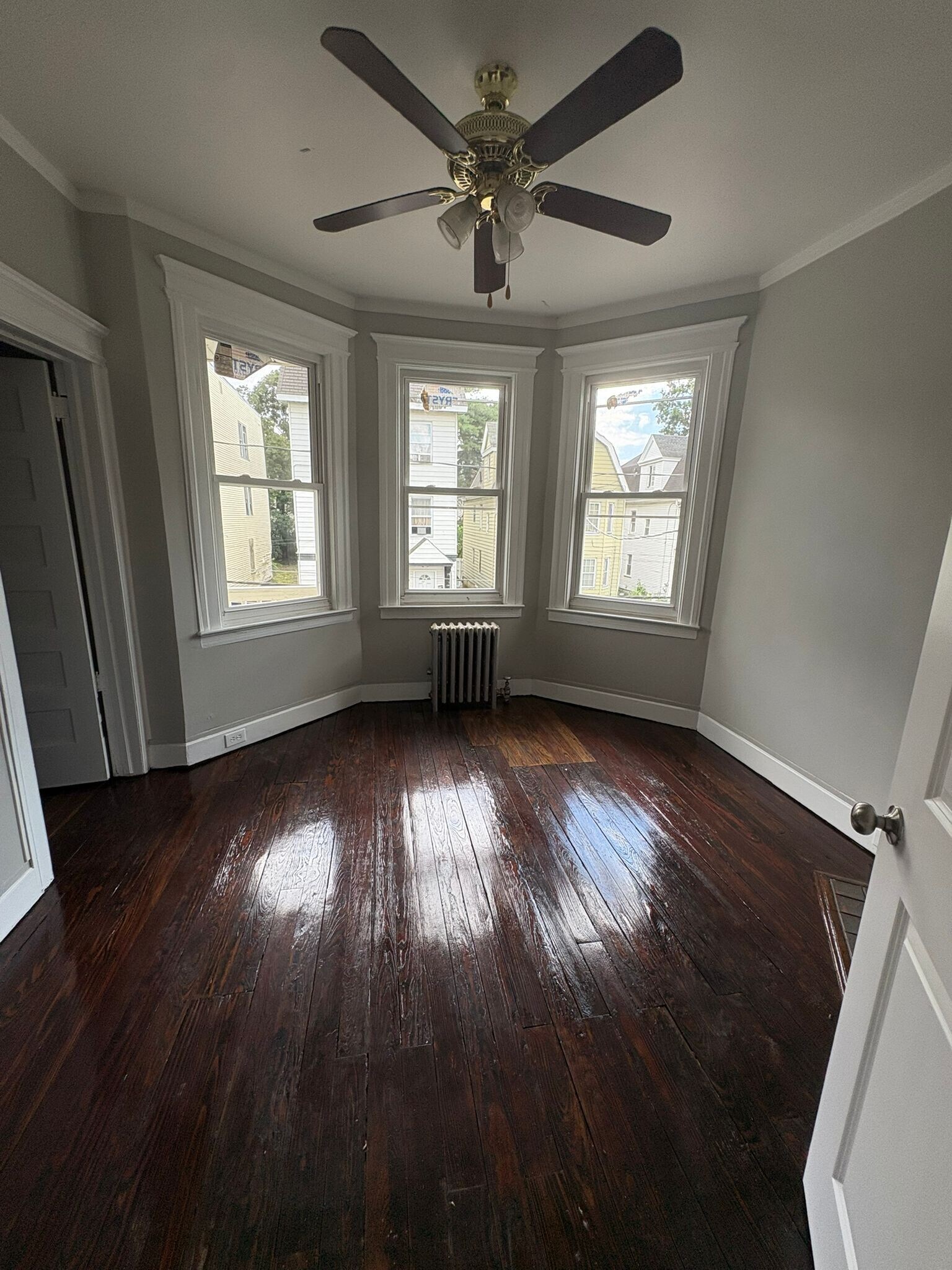 2 - 33 Howard St