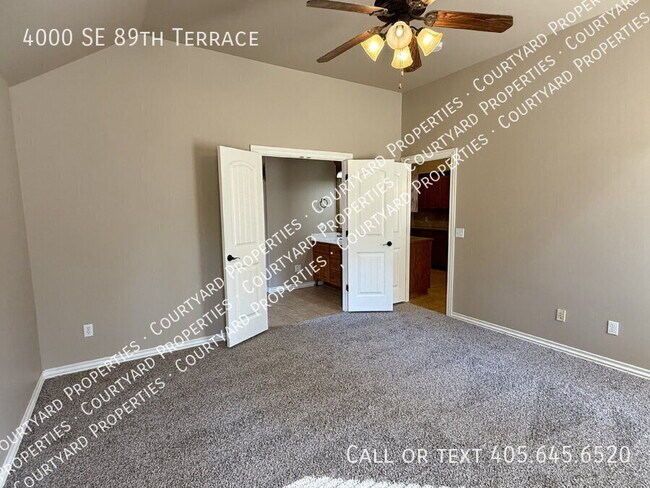 Building Photo - 4000 SE 89th Terrace