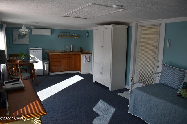 Building Photo - 384 Hamilton Dr SE