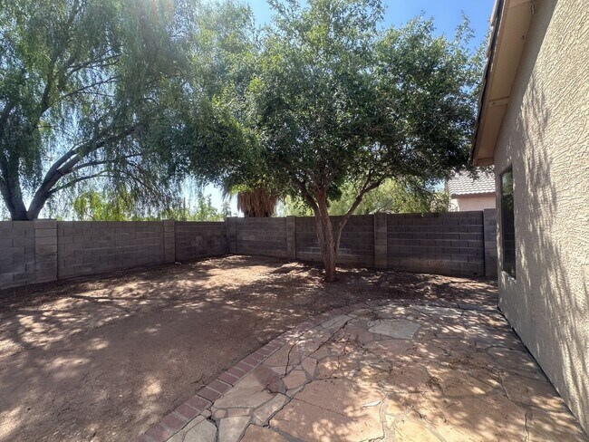 Building Photo - Walking Distance to McQueen Park!