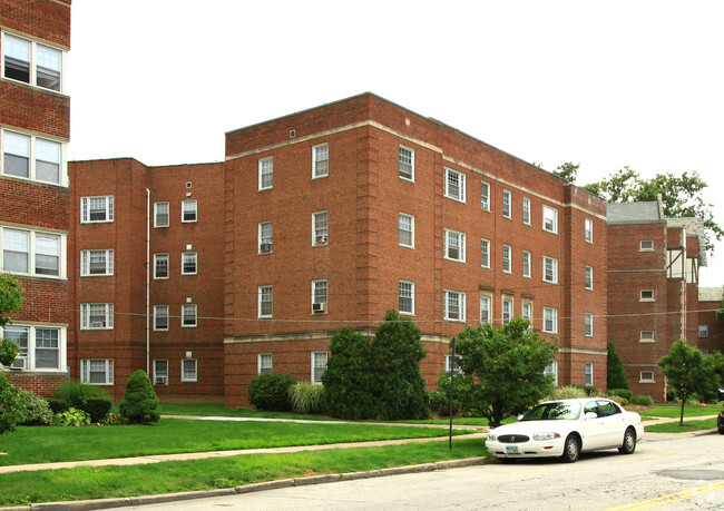 Primary Photo - Shorehouse Apartments