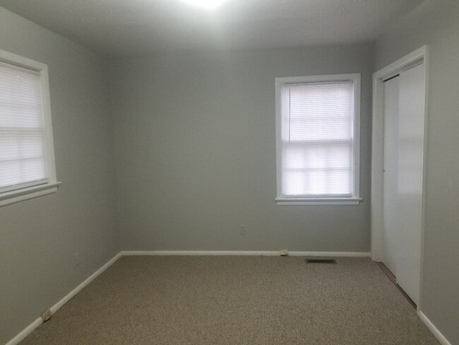 Building Photo - 1804 Saxon St