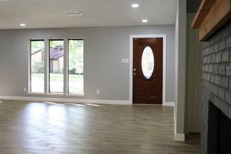 Building Photo - Beautiful 4-bedroom, 2-bath home