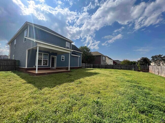 Building Photo - 206 Meyers Lake Dr