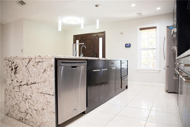 Building Photo - 202 Spring Garden Dr