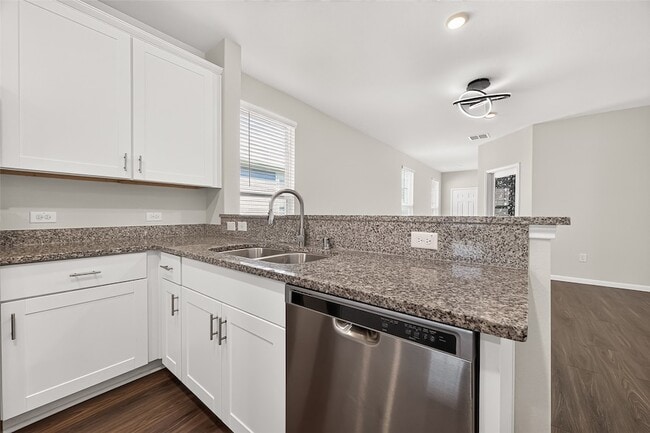 Building Photo - 16039 Kingfield Haven Dr