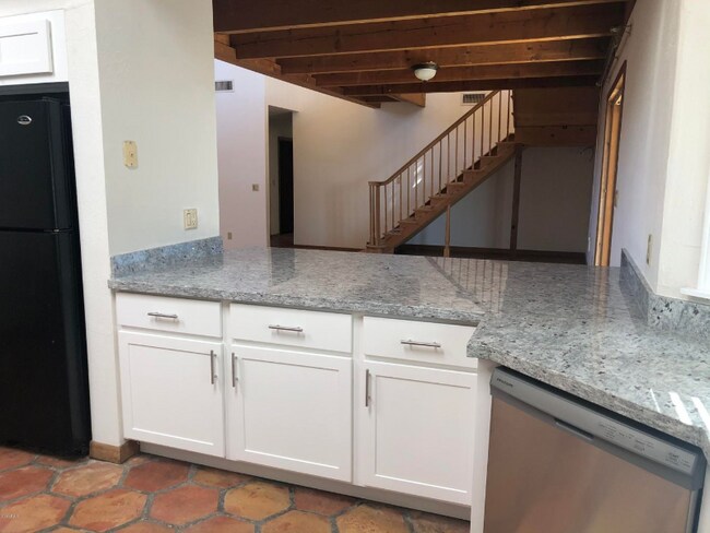Building Photo - 6445 E Wildcat Dr
