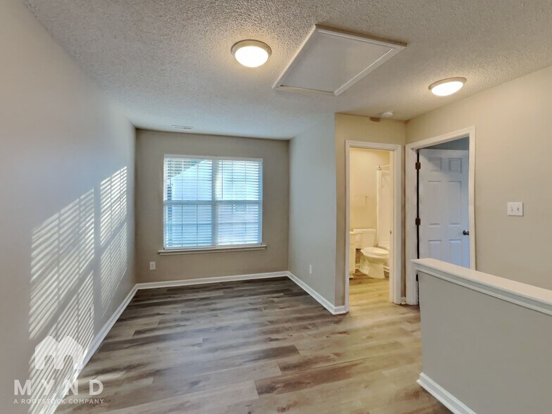 Building Photo - 8104 Stone Bridge Ct