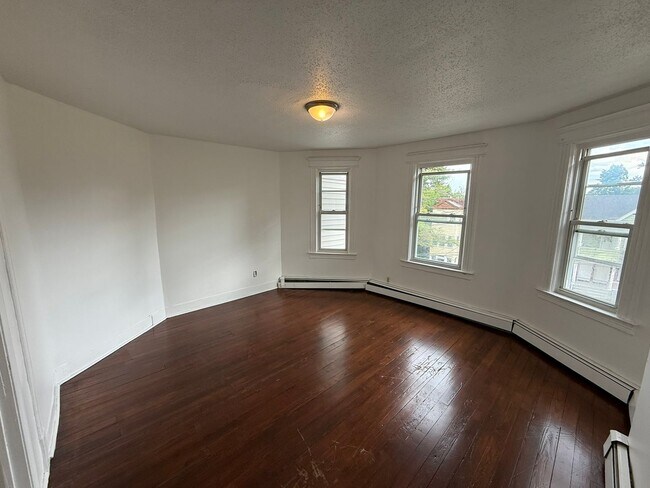 Building Photo - 122-124-124 Shultas Pl