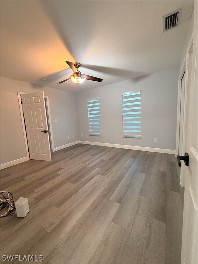 Building Photo - 3711 4th Ave NE