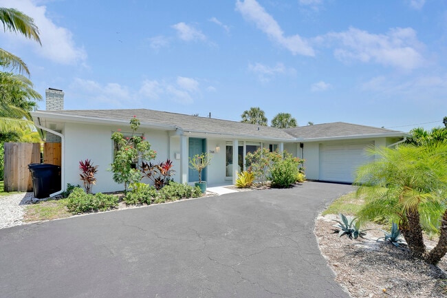 Building Photo - 744 Eastwind Dr