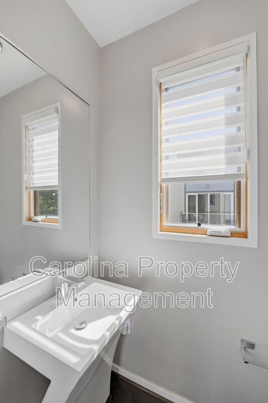 Building Photo - 919 Westbrook Dr