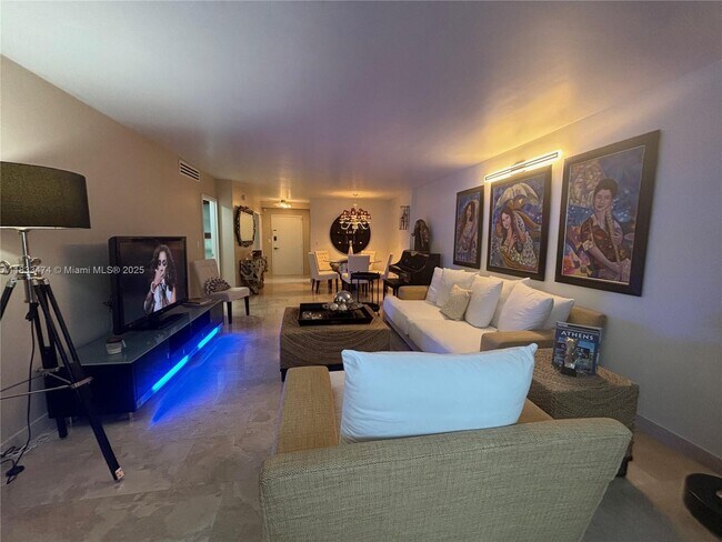 Building Photo - 3140 S Ocean Dr