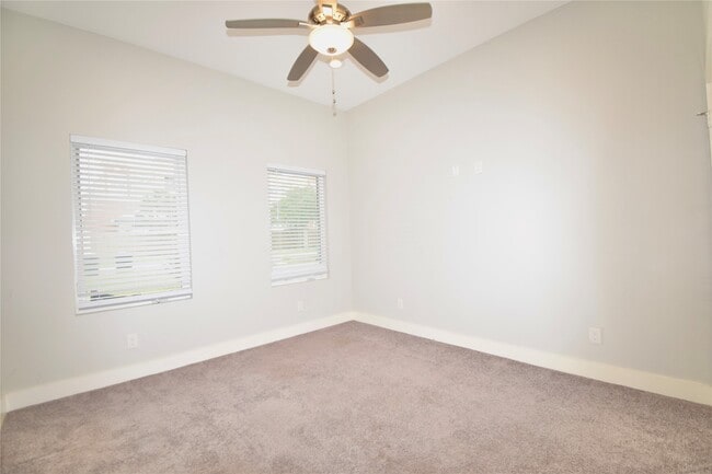 Building Photo - 3241 Dixie Dr