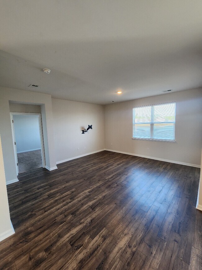 Building Photo - 3537 Bells Lk Cir
