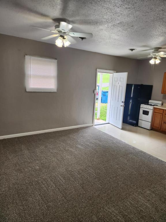 Building Photo - 723 Osborn Dr