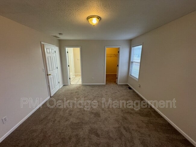 Building Photo - 15 Marlou Dr