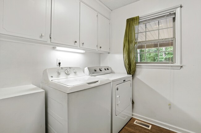 Building Photo - 598 Slick Rock Rd