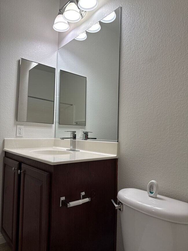 Building Photo - 3bd/bath Single Family Home!