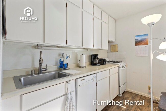Building Photo - 2177 Manzanita Dr