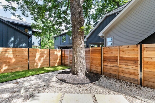 Building Photo - 2917 Lyons Rd