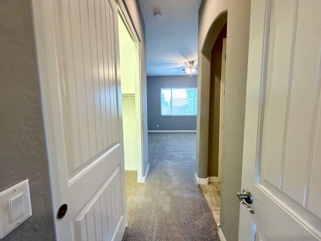 Building Photo - 6096 Laguna Ln