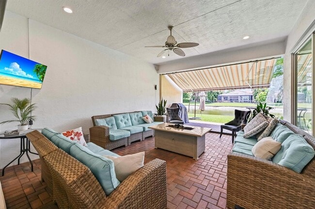 Building Photo - 2350 Bellarosa Circle