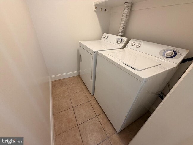 Building Photo - 1307 Valley Dr