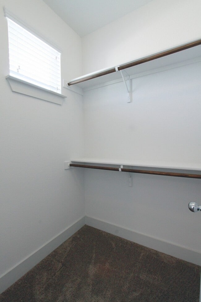 Building Photo - Beautiful Gated Retreat with Vaulted Ceilings, Loft & Private Deck