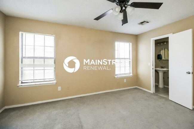 Building Photo - 4 Bedroom Pet-Friendly Home in Oklahoma City, OK with Main Street Renewal